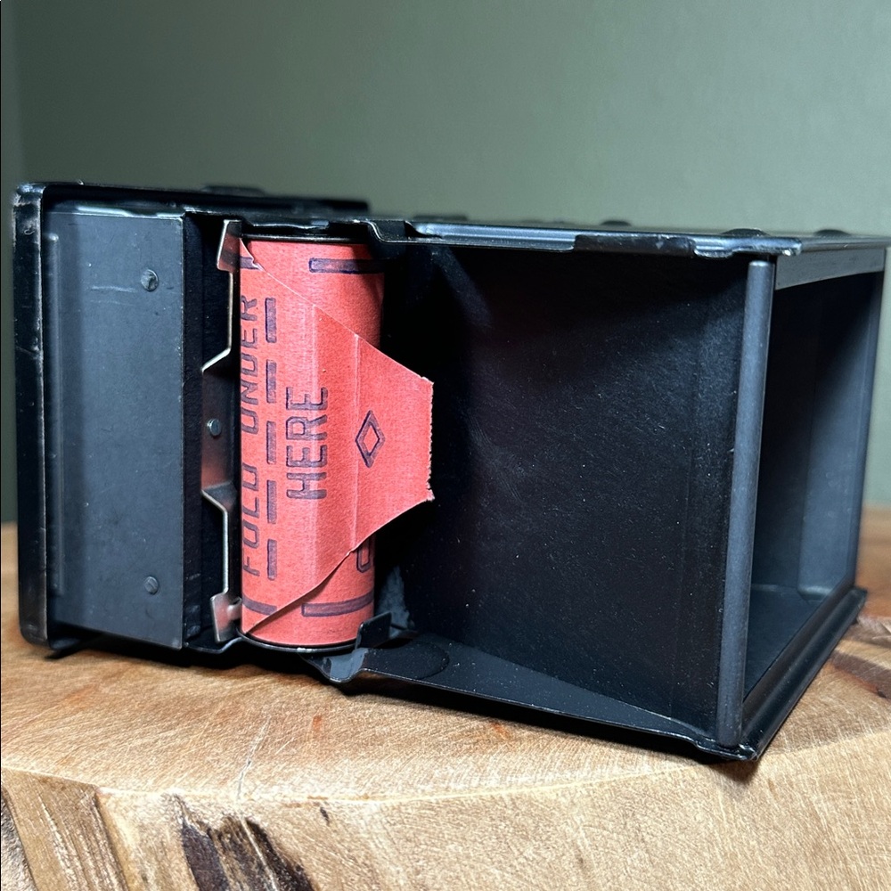 KODAK Six-20 Brownie Junior Art Deco Camera W/ MYSTERY FILM! - Picture 15 of 16